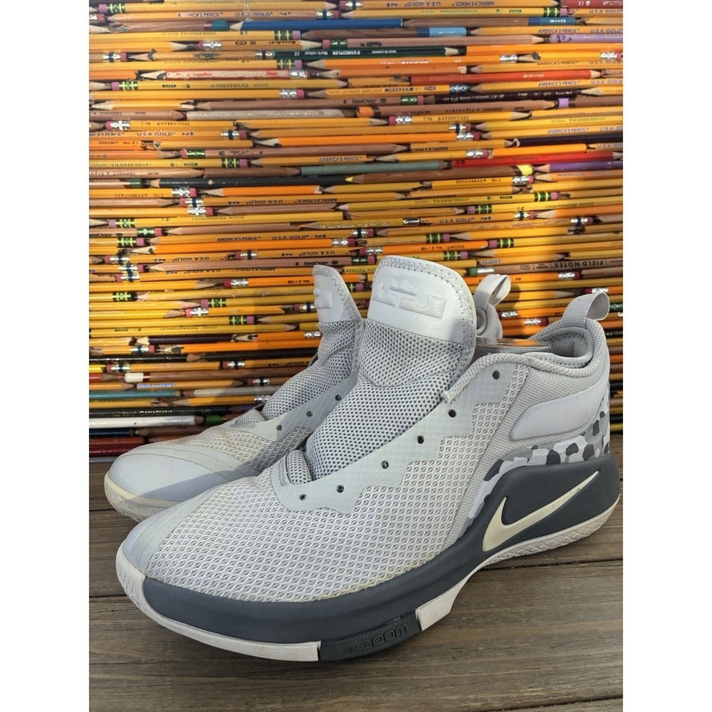 Nike LeBron Witness 2 Cool Gray Mens 9 (No Laces)
